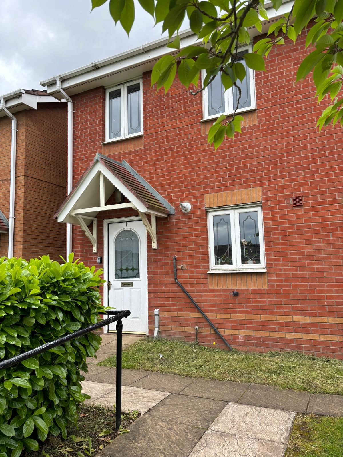 Thornton Way, Two Gates